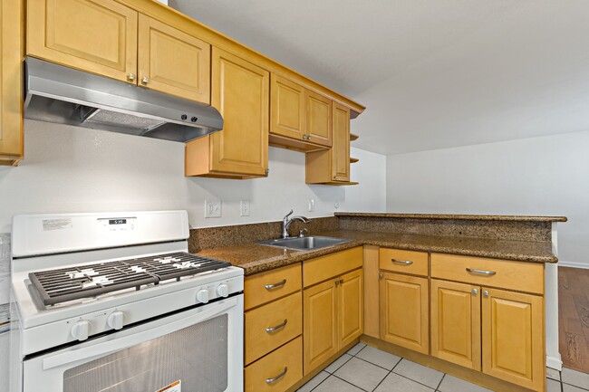 Building Photo - 10550 Topanga Dr