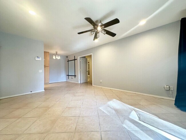 Building Photo - Beautiful one bedroom condo!