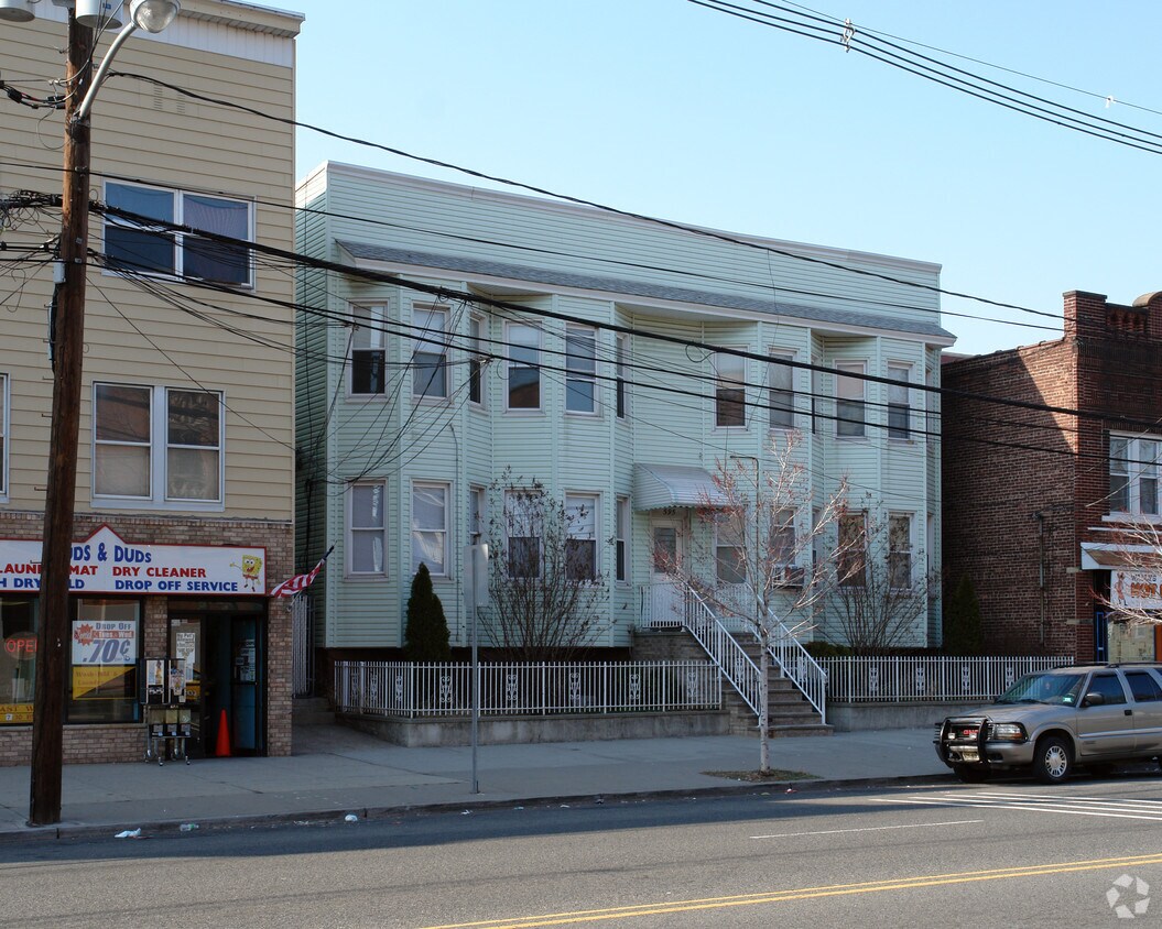 Foto principal - 595 Jf Kennedy Blvd