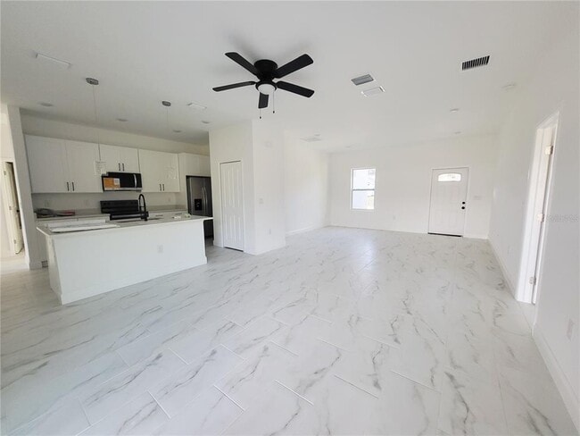 Foto del edificio - 421 Tonklin Rd SW