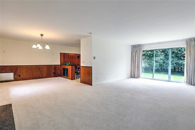 Building Photo - 5 Appian Way