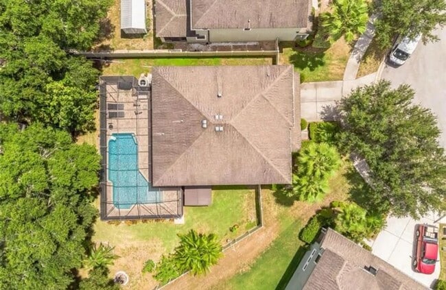 Building Photo - "Spacious 5-Bedroom, 3-Bathroom Oasis with...