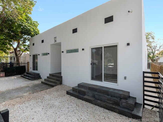 Building Photo - 536 NW 42nd St