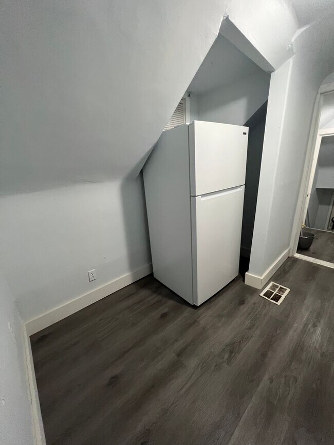Foto del edificio - Welcome to this charming 2-bedroom, 1-bath...