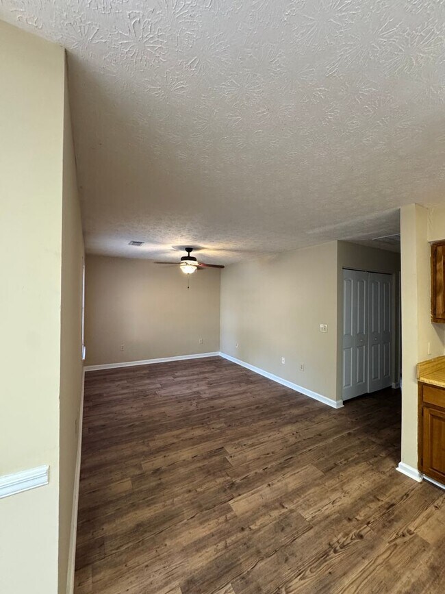Foto del edificio - Renovated Duplex in Auburn!