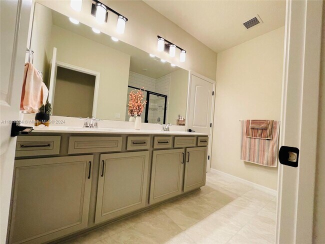 Foto del edificio - 8187 Cinch Way