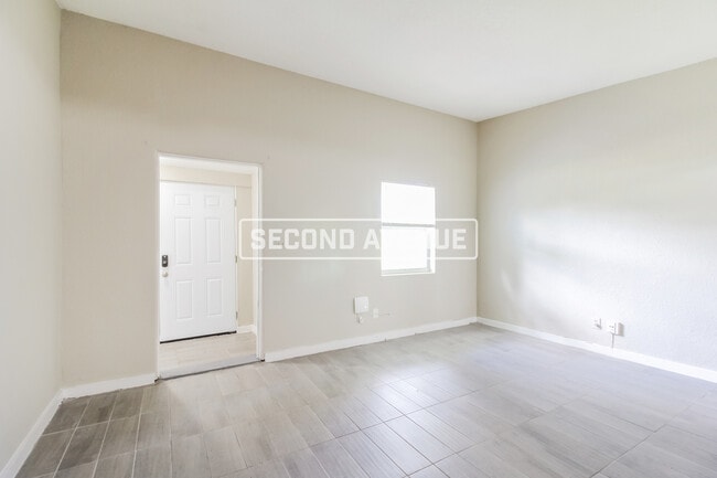 Building Photo - 2646 Lantana Ave