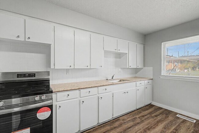 Foto del edificio - 1305 W New Hope Rd