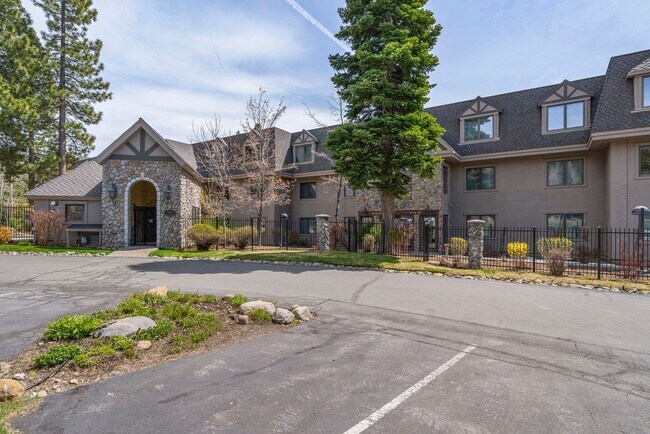 Foto del edificio - Season Rental Rare Opportunity The Pointe at Incline Village.
