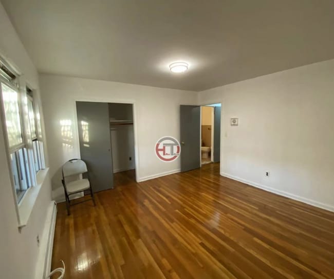 Foto del edificio - 2817 Roebling Ave