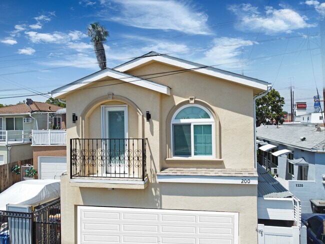 Foto del edificio - 1318 N Hollywood Way