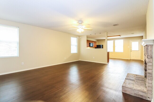 Foto del edificio - 3520 Clydesdale Dr