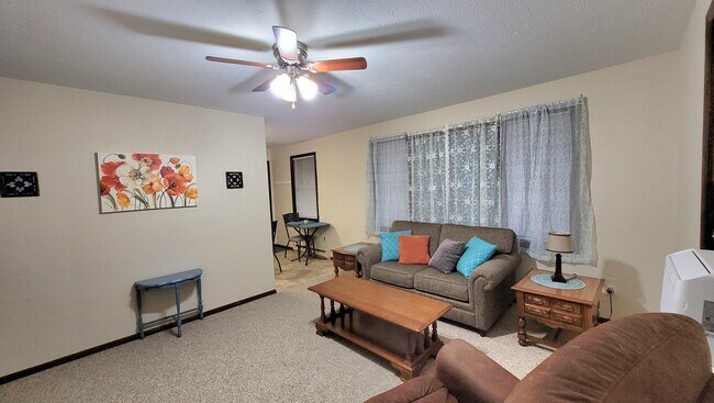 Foto del edificio - 355 Blaine Ave