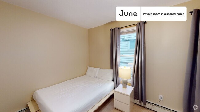 Building Photo - Private bedroom in 3 bed/1 bath Home
