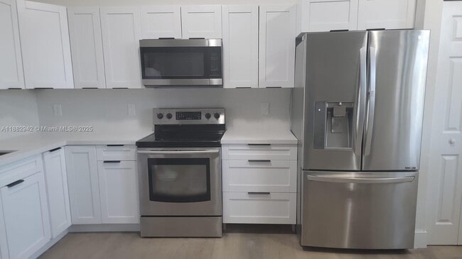 Building Photo - 571 SE 37th Pl