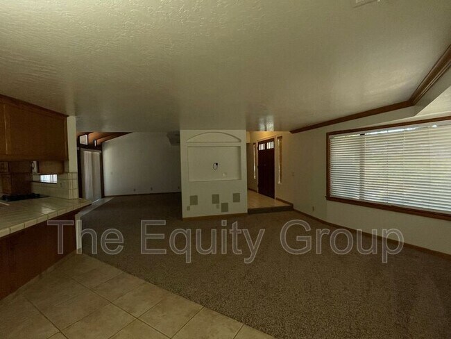 Building Photo - 798 N Pepper St