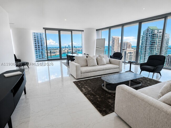 Foto del edificio - 300 Biscayne Blvd