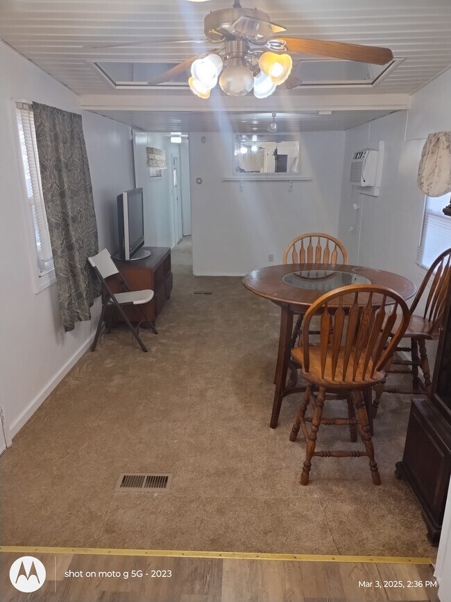 Sala de estar - 2643 Ridge Ave