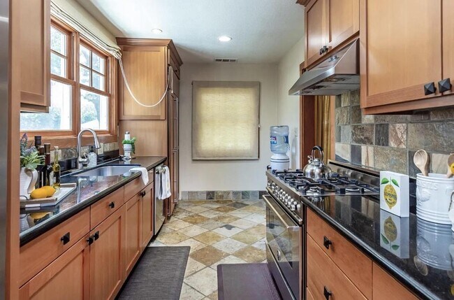 Foto del edificio - 978 N 3rd St