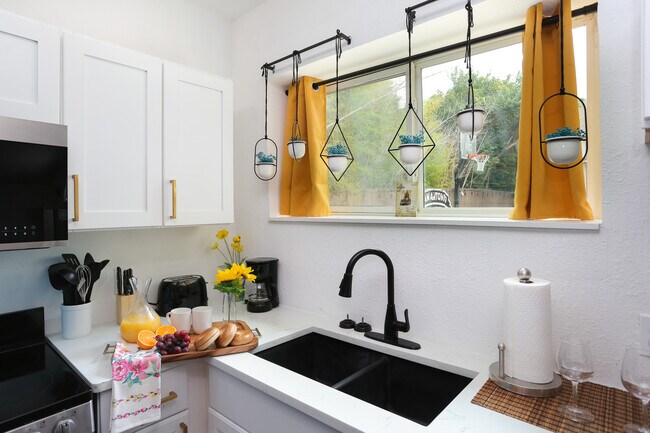 Foto del edificio - 319 E Courtland Pl