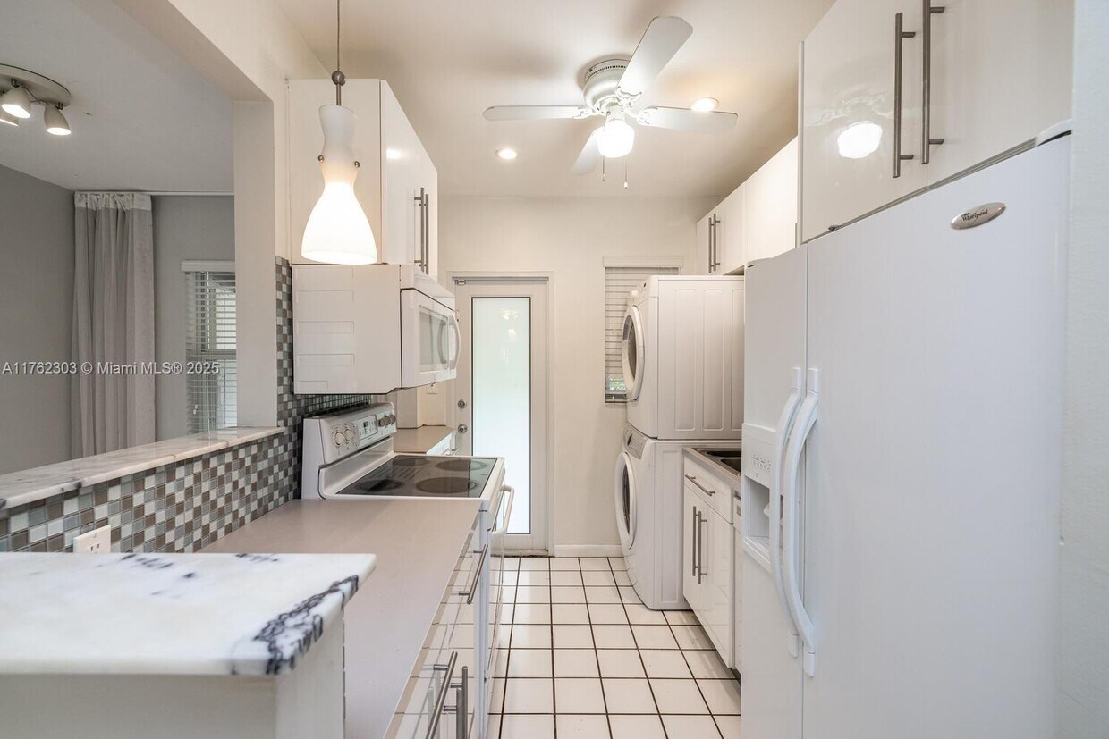 Foto principal - 1029 NE 113th St