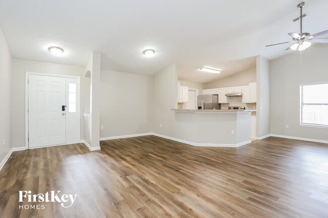 Building Photo - 8353 Longspur Ave