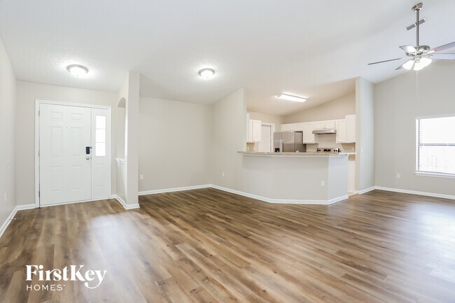 Foto del edificio - 8353 Longspur Ave