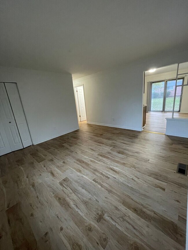 Foto del edificio - 3-Bedroom Home on a Corner Lot | Early Move in Available!