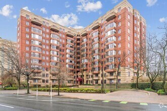 Building Photo - 2400 Clarendon Blvd