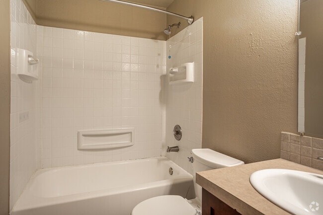 2HAB, 1BA - 696SF - Whispering Brook Apartments