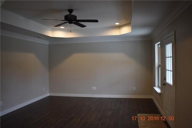 Building Photo - 1725 N Brents Ave