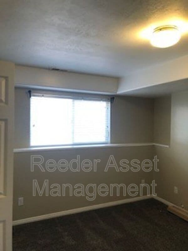 Building Photo - 587 N 1775 W