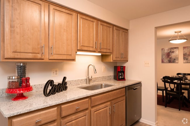 2BR, 2BA - 1100 SF - Cromwell Valley Apartments