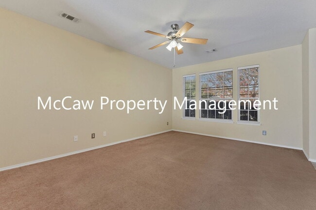 Foto del edificio - 5116 Meridian Ln