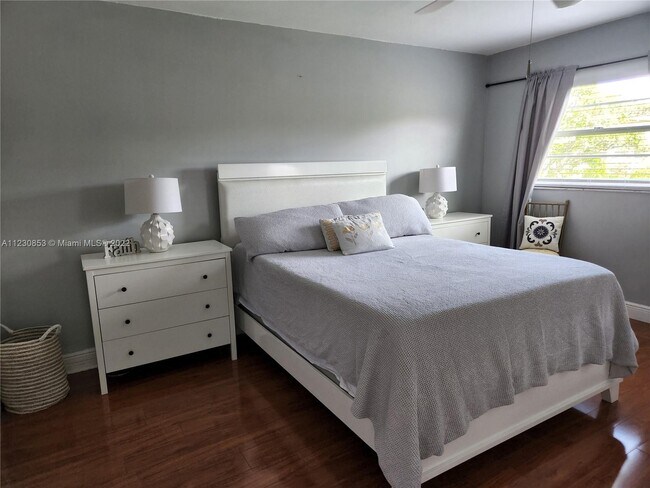 Foto del edificio - 12501 SW 14th St
