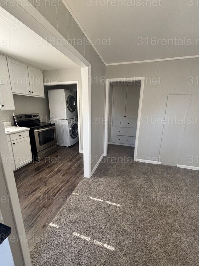 Foto del edificio - One bed one bath available now!