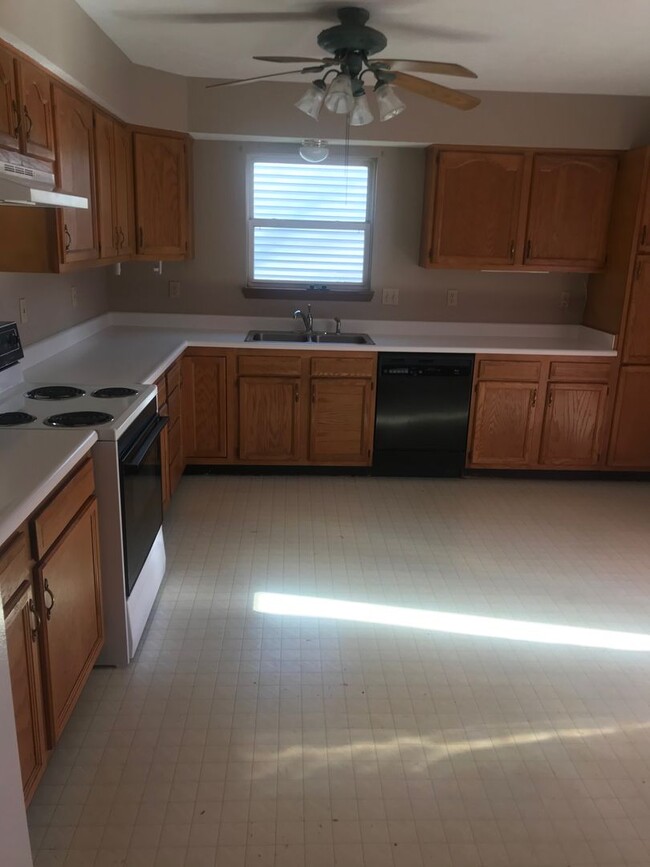 Building Photo - 317 Cheshire Ln