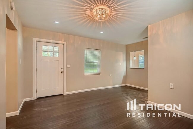 Foto del edificio - 4223 Dinglewood Ave