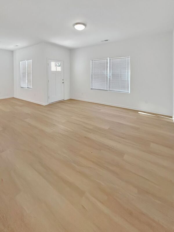 Building Photo - 689 S Elm St