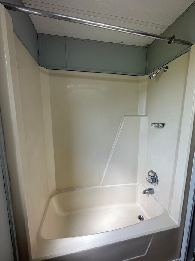 Foto del edificio - Single wide on a private lot! Close to Altavista