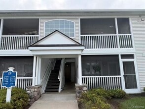 Building Photo - 2710 S Knightsbridge Cir