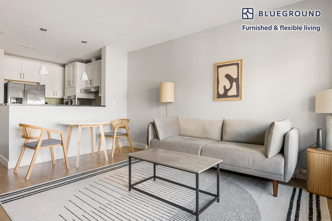 Building Photo - 33 Rogers St