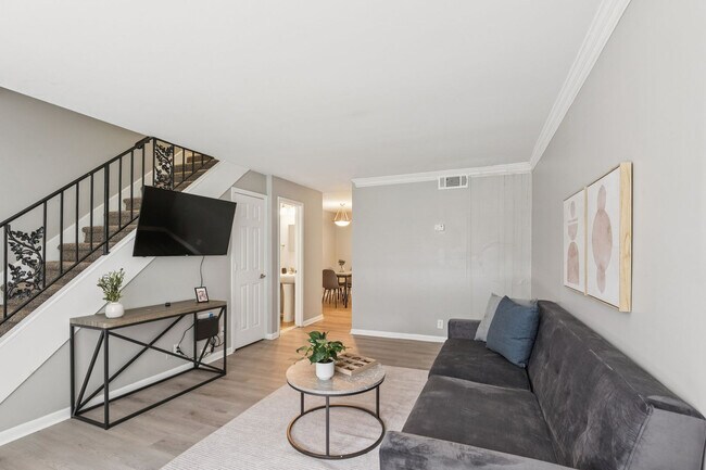 Building Photo - 400 Adamwood Dr