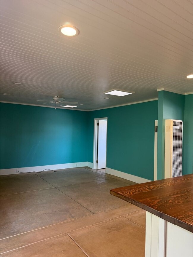 Building Photo - 721 37th Ave