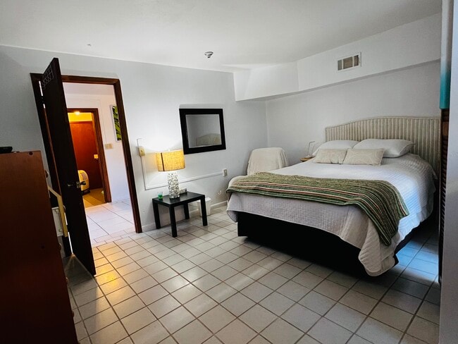 Building Photo - 514 University Blvd