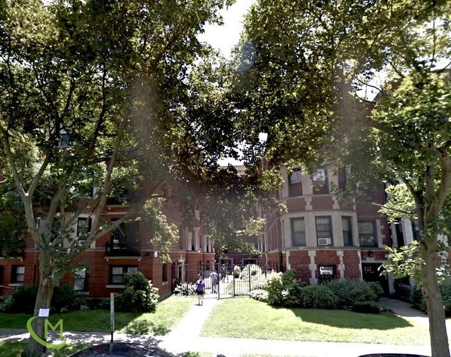 Building Photo - 1415 W SHERWIN Ave