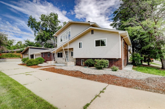 Spacious & Modern Home in Crestmoor Park! - Spacious & Modern Home in Crestmoor Park!