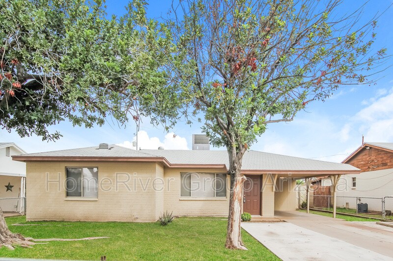 Foto principal - 2458 E Coronado Rd