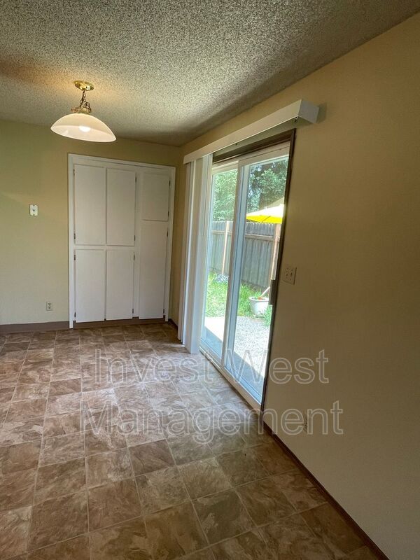 Foto del edificio - 708 NE 105th St