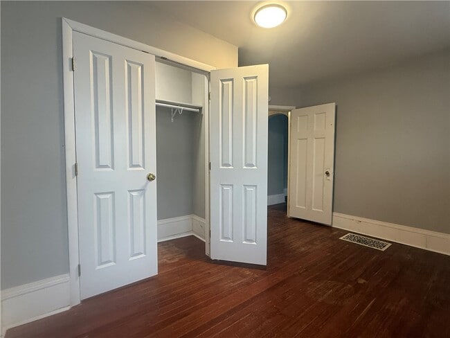 Foto del edificio - 1042 Monroe Ave